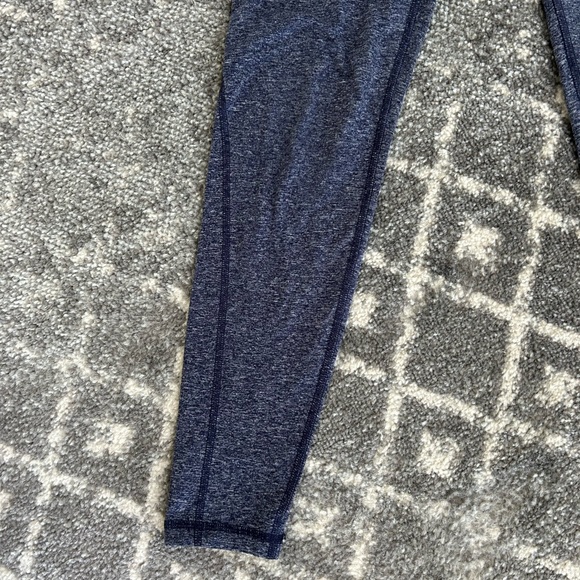 Old Navy active women’s leggings size medium marbled blue - Picture 2 of 4